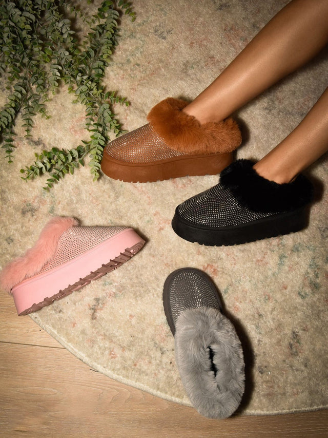 ADULT FOOTWEAR